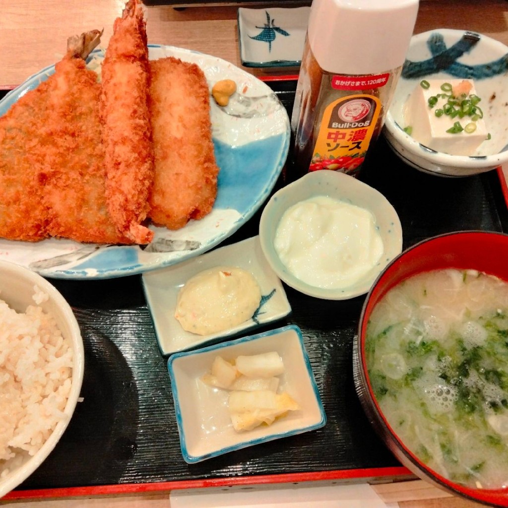 ユーザーが投稿したLunch海鮮ミックスフライ定食の写真 - 実際訪問したユーザーが直接撮影して投稿した名駅居酒屋磯丸水産 名駅三丁目店の写真