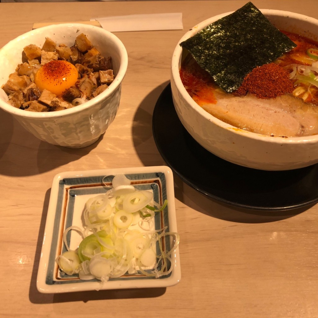 ユーザーが投稿したラーメン(辛め)の写真 - 実際訪問したユーザーが直接撮影して投稿した名駅ラーメン専門店麺処 井の庄 名古屋店の写真