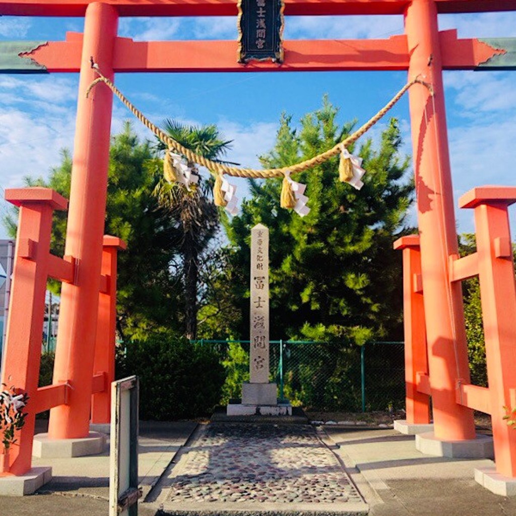 実際訪問したユーザーが直接撮影して投稿した国本地域名所冨士浅間宮赤鳥居の写真