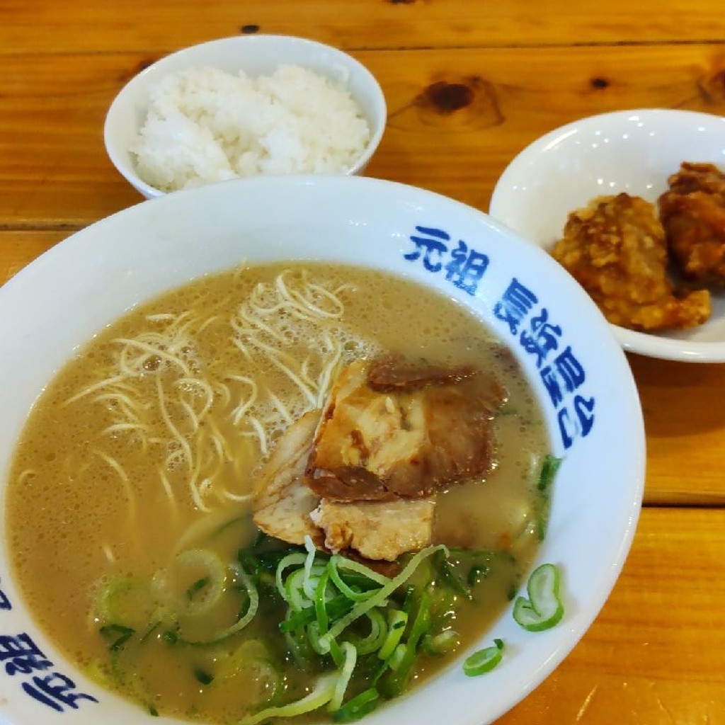 ユーザーが投稿したラーメン定食の写真 - 実際訪問したユーザーが直接撮影して投稿した港焼鳥地鶏食堂 長浜店の写真