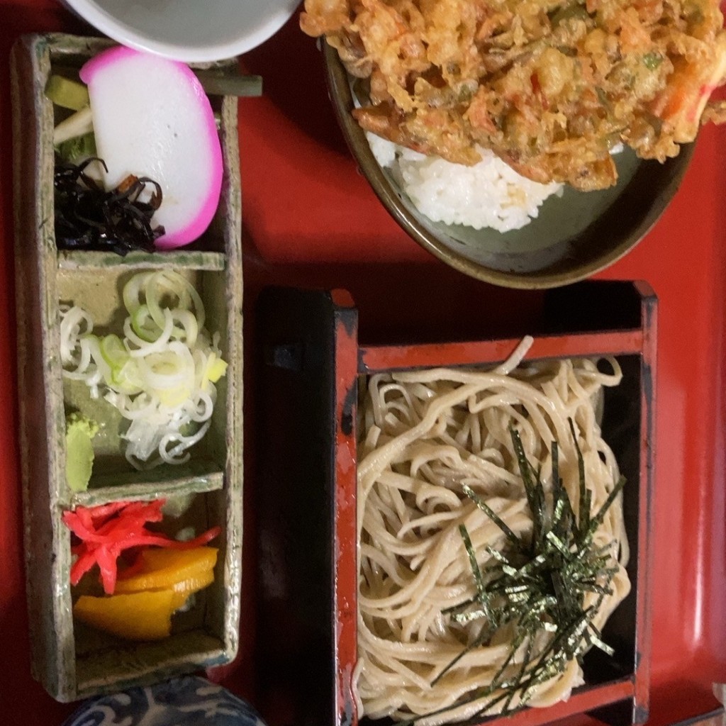 ユーザーが投稿したかき揚げ天丼蕎麦定食の写真 - 実際訪問したユーザーが直接撮影して投稿した渋川うどんけむりやの写真