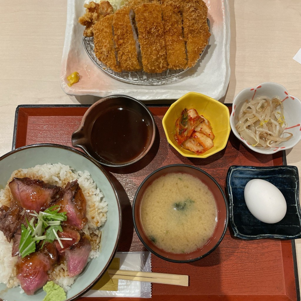 ユーザーが投稿した肉丼と肉フライ盛り定食の写真 - 実際訪問したユーザーが直接撮影して投稿した西念焼肉金沢肉食堂 10&10の写真