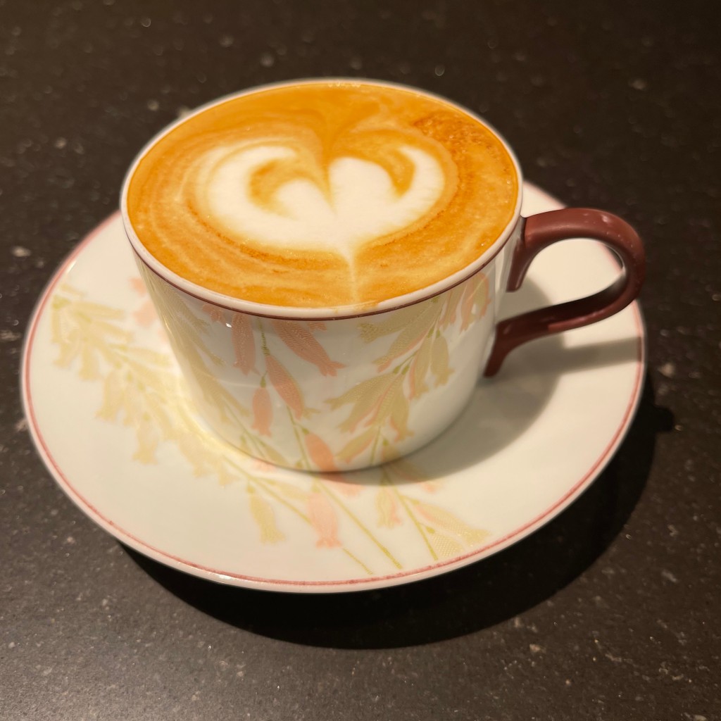 ユーザーが投稿したCafe latteの写真 - 実際訪問したユーザーが直接撮影して投稿した日本橋本町チョコレートル・ショコラ・アラン・デュカス 東京工房の写真