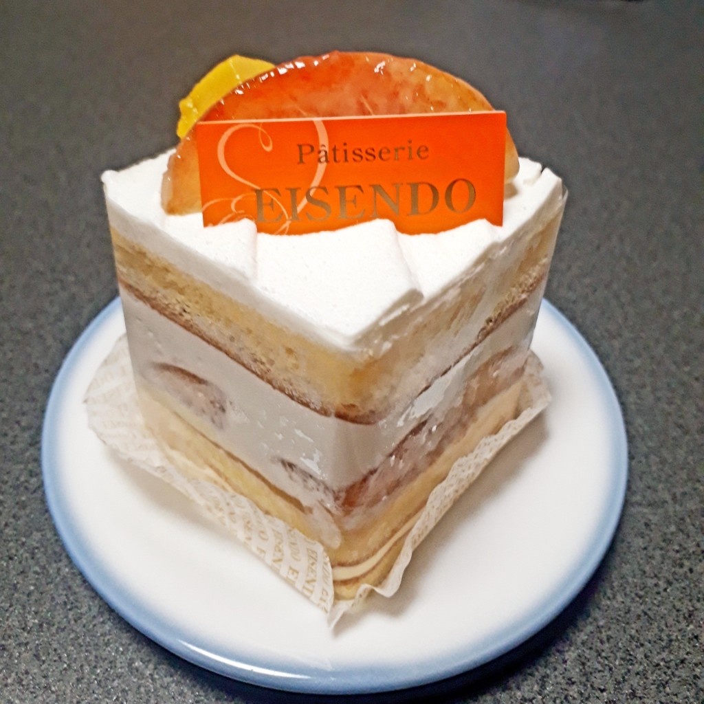 ユーザーが投稿した桃ショートケーキの写真 - 実際訪問したユーザーが直接撮影して投稿した東印場町ケーキPatisserie EISENDO 印場店の写真