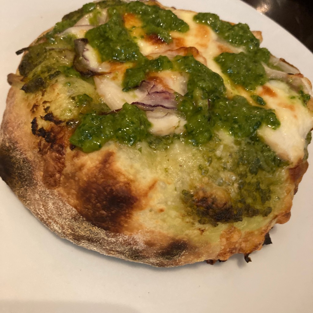ユーザーが投稿した山葵と鷄ハムのピザの写真 - 実際訪問したユーザーが直接撮影して投稿した千駄ヶ谷ベーカリーベーカリー&レストラン 沢村 新宿の写真