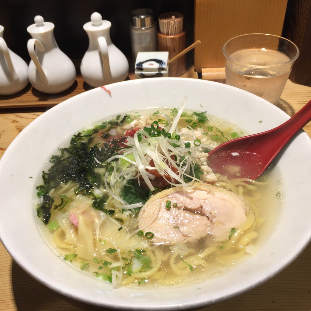 ユーザーが投稿した梅鶏塩ラーメンの写真 - 実際訪問したユーザーが直接撮影して投稿した鶴屋町ラーメン専門店横濱本丸亭 横浜店の写真