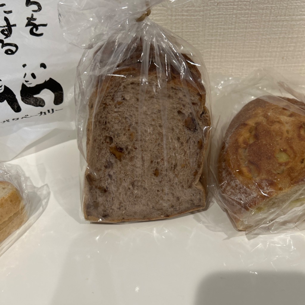 ユーザーが投稿したコンプレくるみ食パンの写真 - 実際訪問したユーザーが直接撮影して投稿した神田ベーカリーアガタベーカリー 神田店の写真