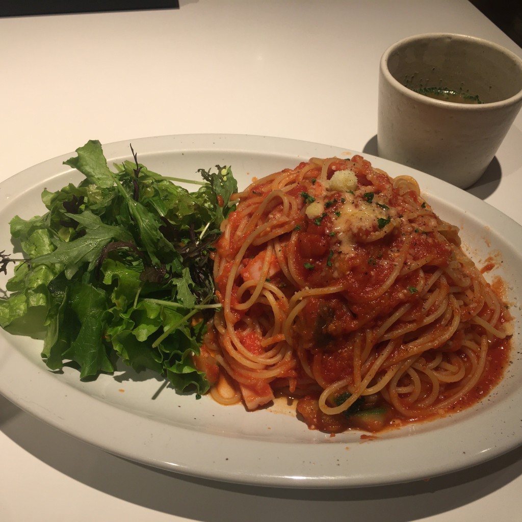 ユーザーが投稿したL彩り野菜トマトパスタの写真 - 実際訪問したユーザーが直接撮影して投稿した西新宿カフェH.Q.CAFE 新宿店の写真