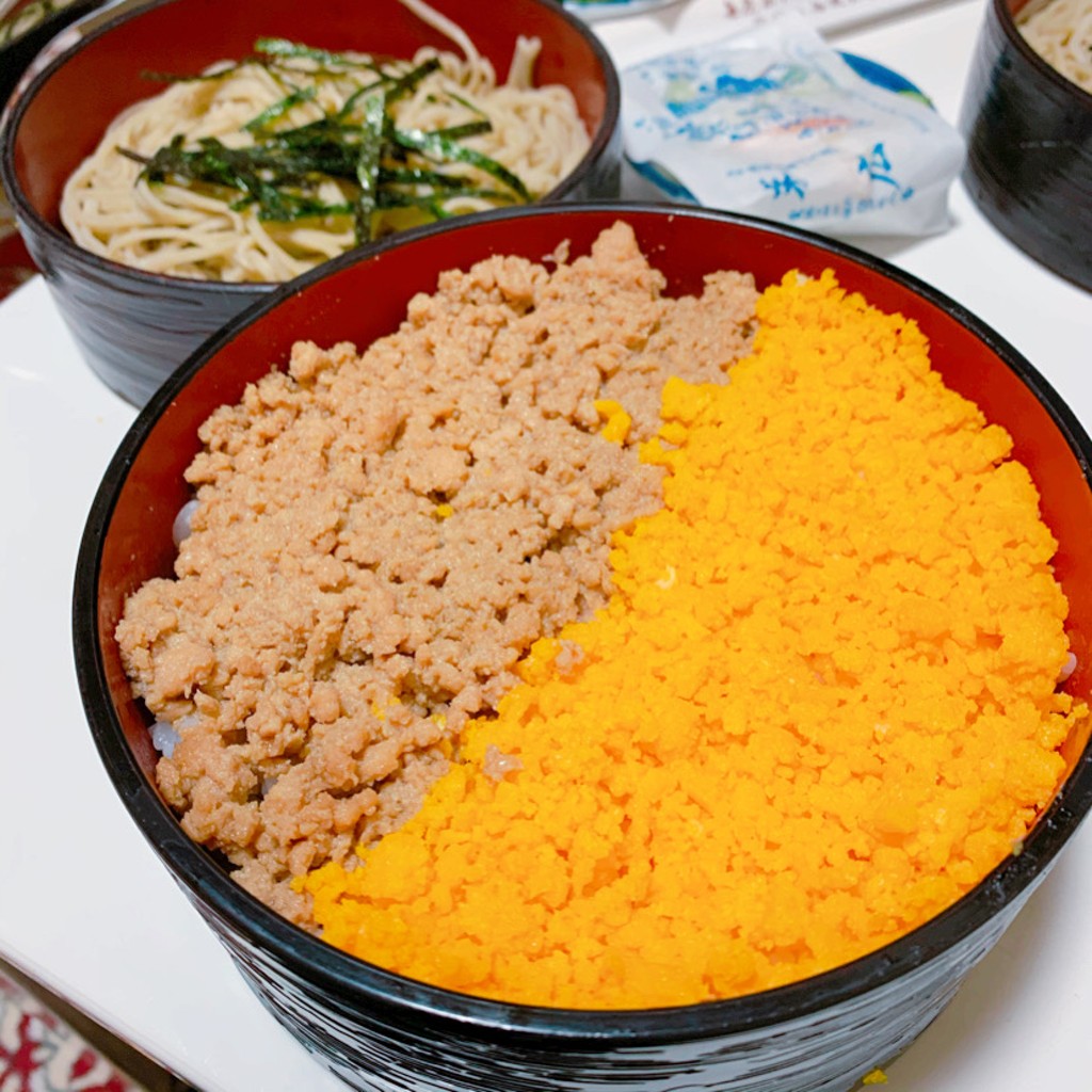 ユーザーが投稿した桜セット(そぼろ丼+お蕎麦)の写真 - 実際訪問したユーザーが直接撮影して投稿した西つつじケ丘そばそば処 末広の写真