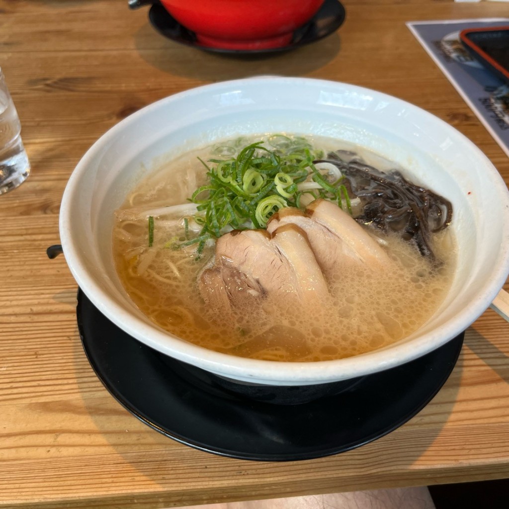 ユーザーが投稿した豚骨白ラーメンの写真 - 実際訪問したユーザーが直接撮影して投稿した古川町ラーメン専門店小野絶好調らーめんの写真