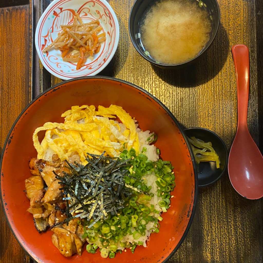 ユーザーが投稿した焼き鳥丼ランチの写真 - 実際訪問したユーザーが直接撮影して投稿した東塩小路町居酒屋季鶏屋の写真