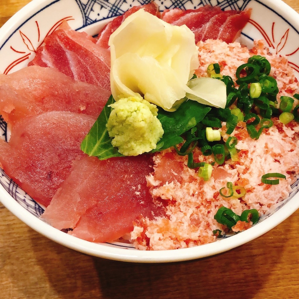 ユーザーが投稿したLunchまぐろ3色丼の写真 - 実際訪問したユーザーが直接撮影して投稿した自由が丘居酒屋磯丸水産 自由が丘しらかば通り店の写真