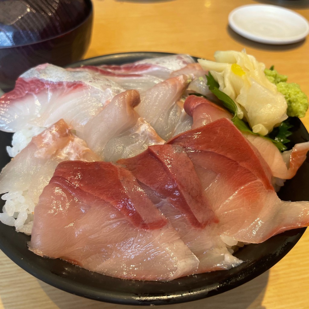 ユーザーが投稿した房総地魚丼(みそ汁付)の写真 - 実際訪問したユーザーが直接撮影して投稿した富浦町深名丼もの海鮮食堂とみうら亭の写真