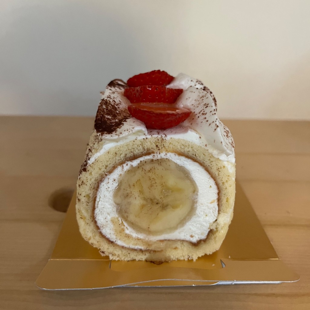 ユーザーが投稿したバナナのロールケーキの写真 - 実際訪問したユーザーが直接撮影して投稿した御陵中内町カフェスイス菓子 ローヌ 本店の写真