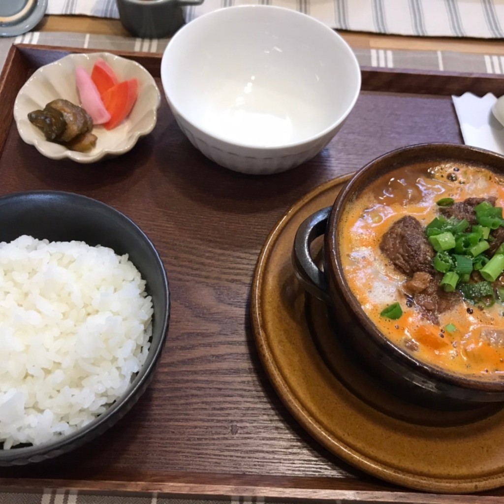 ユーザーが投稿したモツ煮セットの写真 - 実際訪問したユーザーが直接撮影して投稿した若松町洋食TOMOEの写真