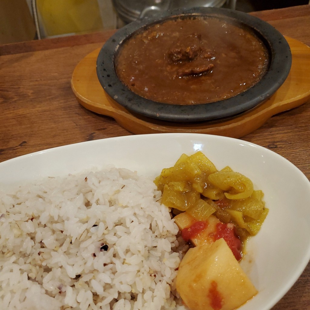 ユーザーが投稿した牛すじ煮込みカレーの写真 - 実際訪問したユーザーが直接撮影して投稿した西新宿カレーHot spoon 西新宿店の写真