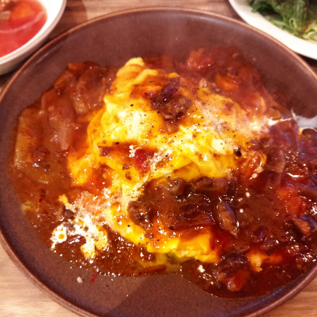 ユーザーが投稿した半熟卵のオムライス ビーフシチューソースの写真 - 実際訪問したユーザーが直接撮影して投稿した大井カフェhinata cafeの写真