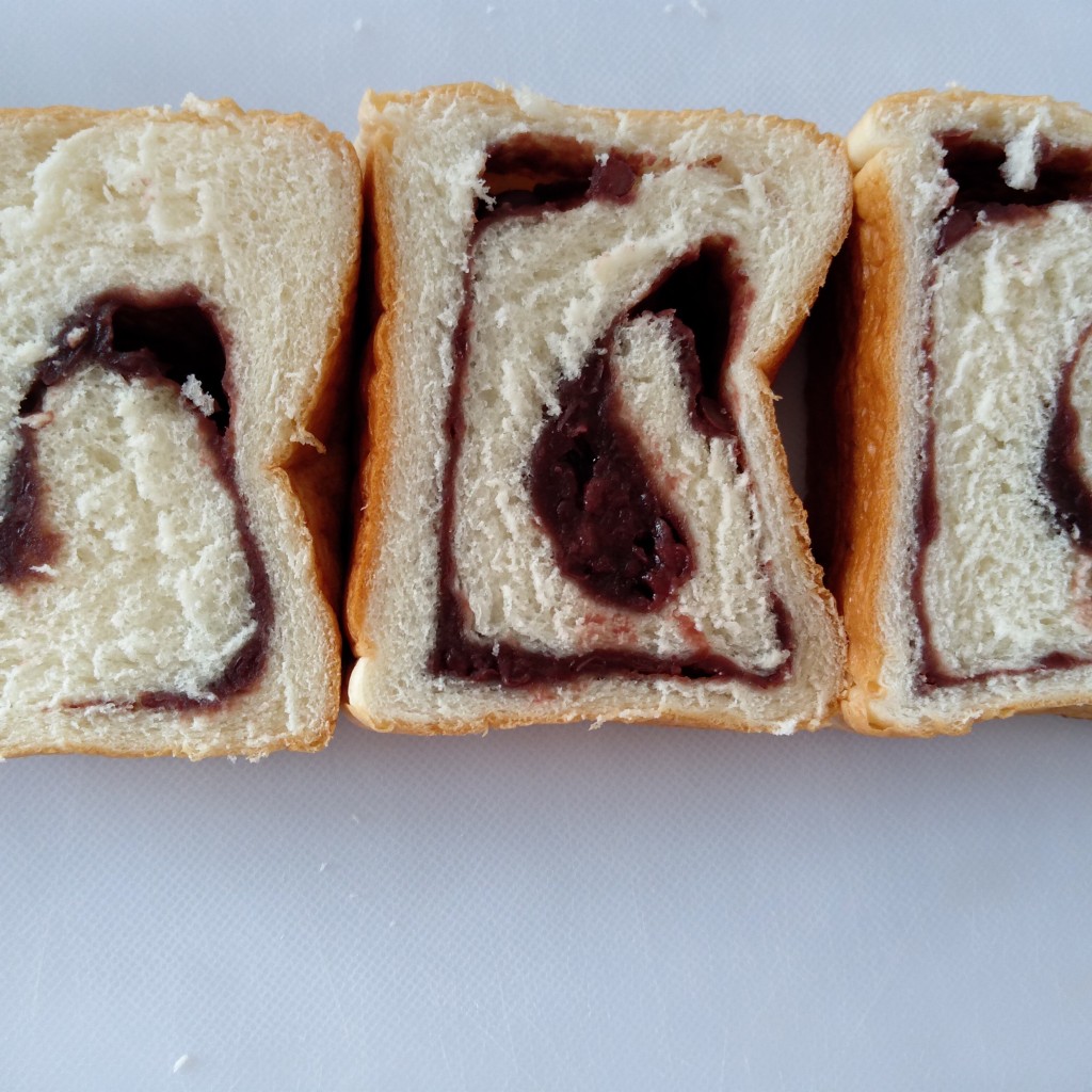 ユーザーが投稿したあん食パンの写真 - 実際訪問したユーザーが直接撮影して投稿した浅草ベーカリーパンの田島 浅草ROX店の写真