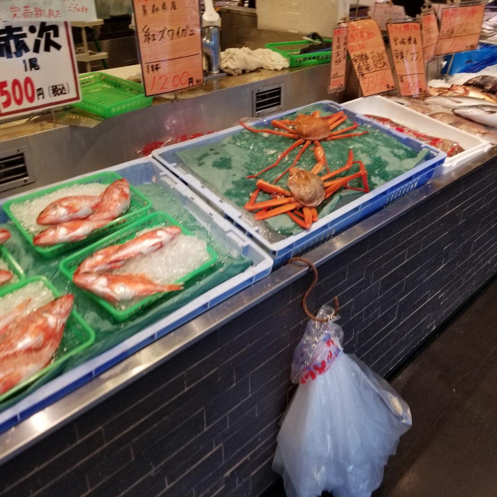 実際訪問したユーザーが直接撮影して投稿した泉町本谷水産物卸売大川魚店 泉店の写真