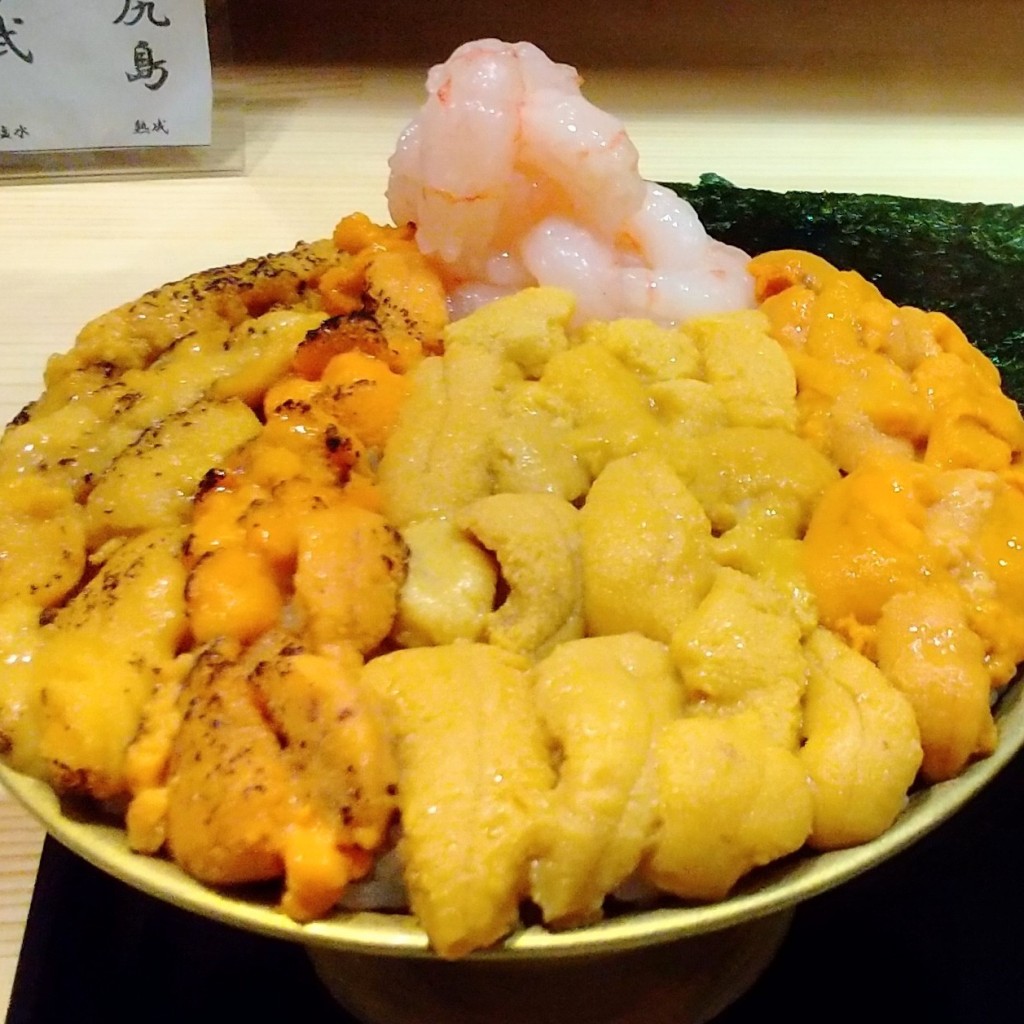 ユーザーが投稿した小樽産うに食べ比べ丼 酢飯の写真 - 実際訪問したユーザーが直接撮影して投稿した堺町魚介 / 海鮮料理うに専門店 世壱屋 小樽運河店の写真