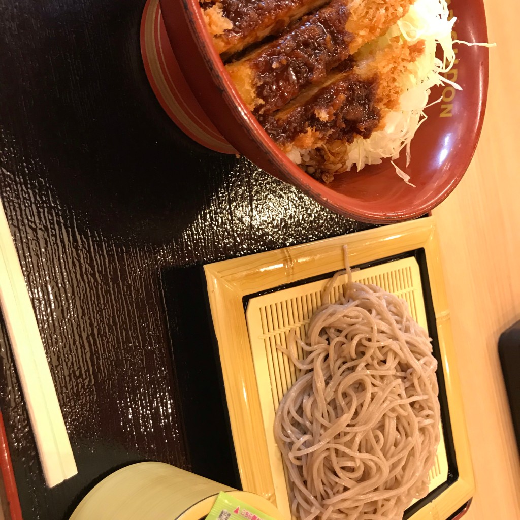 ユーザーが投稿した味噌かつ丼とざるの写真 - 実際訪問したユーザーが直接撮影して投稿した大草とんかつかつさと 幸田店の写真