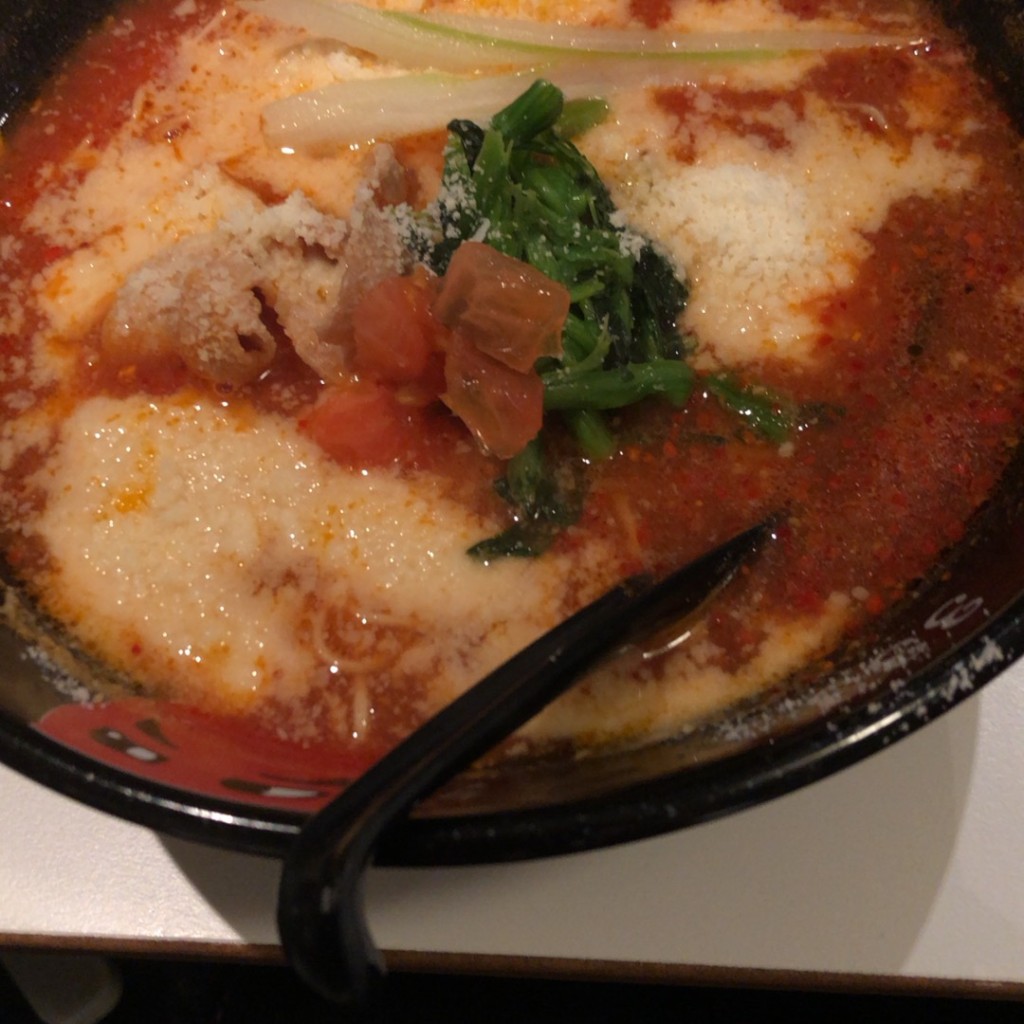 ユーザーが投稿したトマトラーメン チーズのせの写真 - 実際訪問したユーザーが直接撮影して投稿した駅東ラーメン専門店元祖トマトラーメンと辛麺とトマトもつ鍋 三味333 古賀駅店の写真