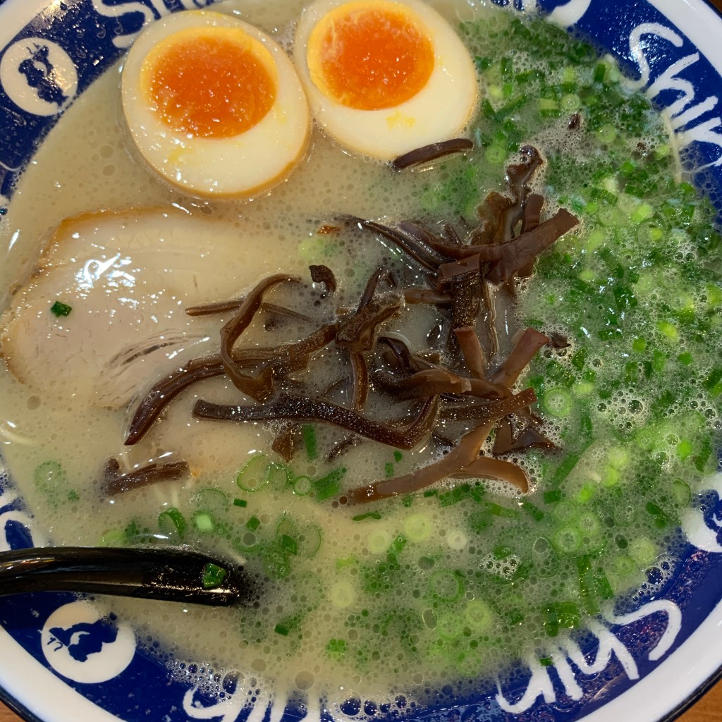 ユーザーが投稿した煮玉子ラーメンの写真 - 実際訪問したユーザーが直接撮影して投稿した浅野ラーメン専門店博多らーめん ShinShin アミュプラザ小倉店の写真