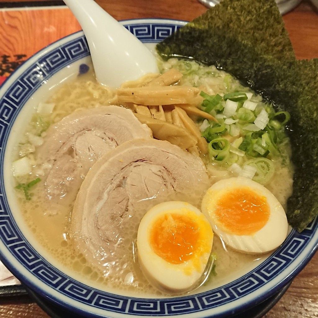 ユーザーが投稿した豚骨醤油ラーメンの写真 - 実際訪問したユーザーが直接撮影して投稿した駅前ラーメン専門店麺家くさび 郡山本店の写真