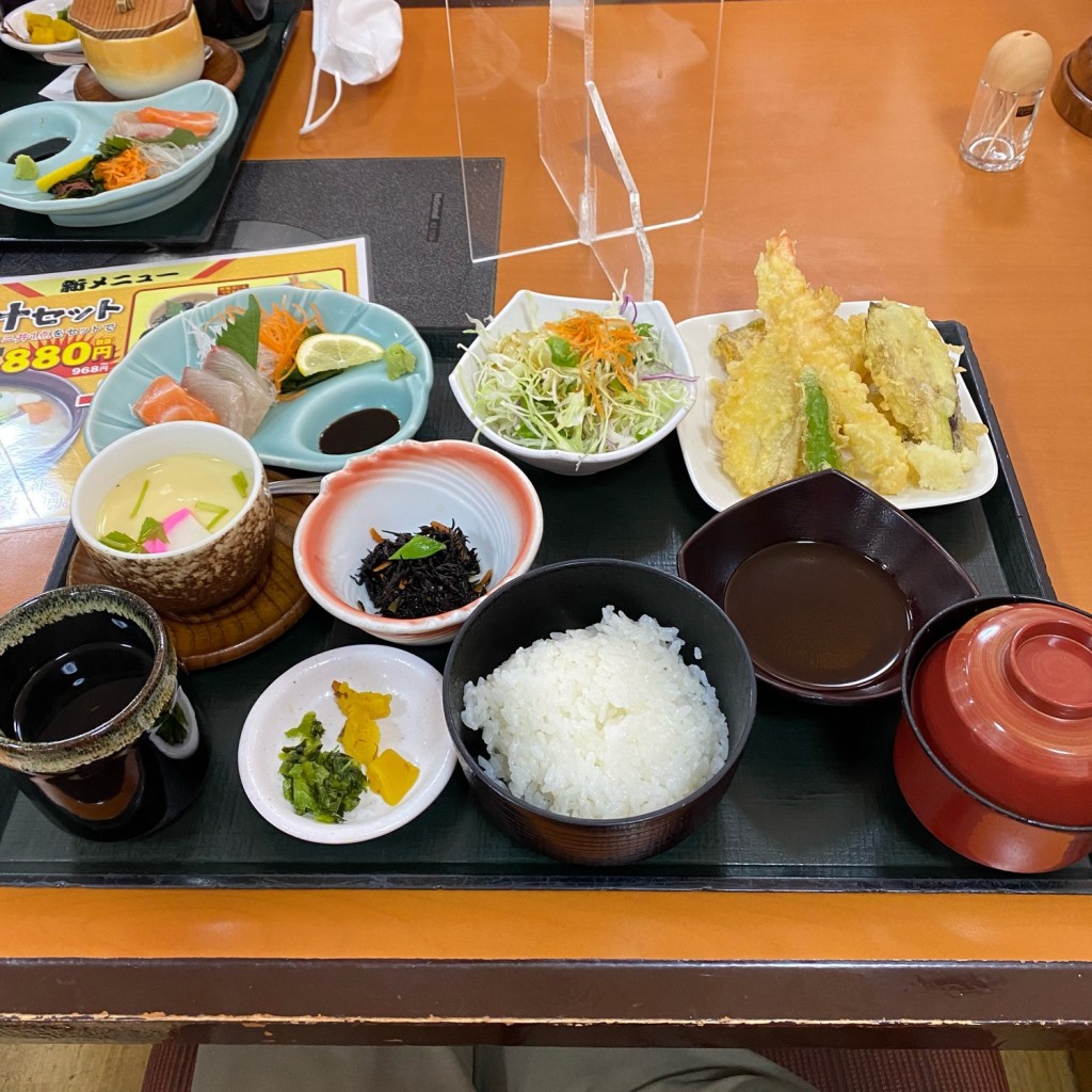 ユーザーが投稿した刺身天ぷら定食の写真 - 実際訪問したユーザーが直接撮影して投稿した本城学研台定食屋さんぞくや ひびきの店の写真