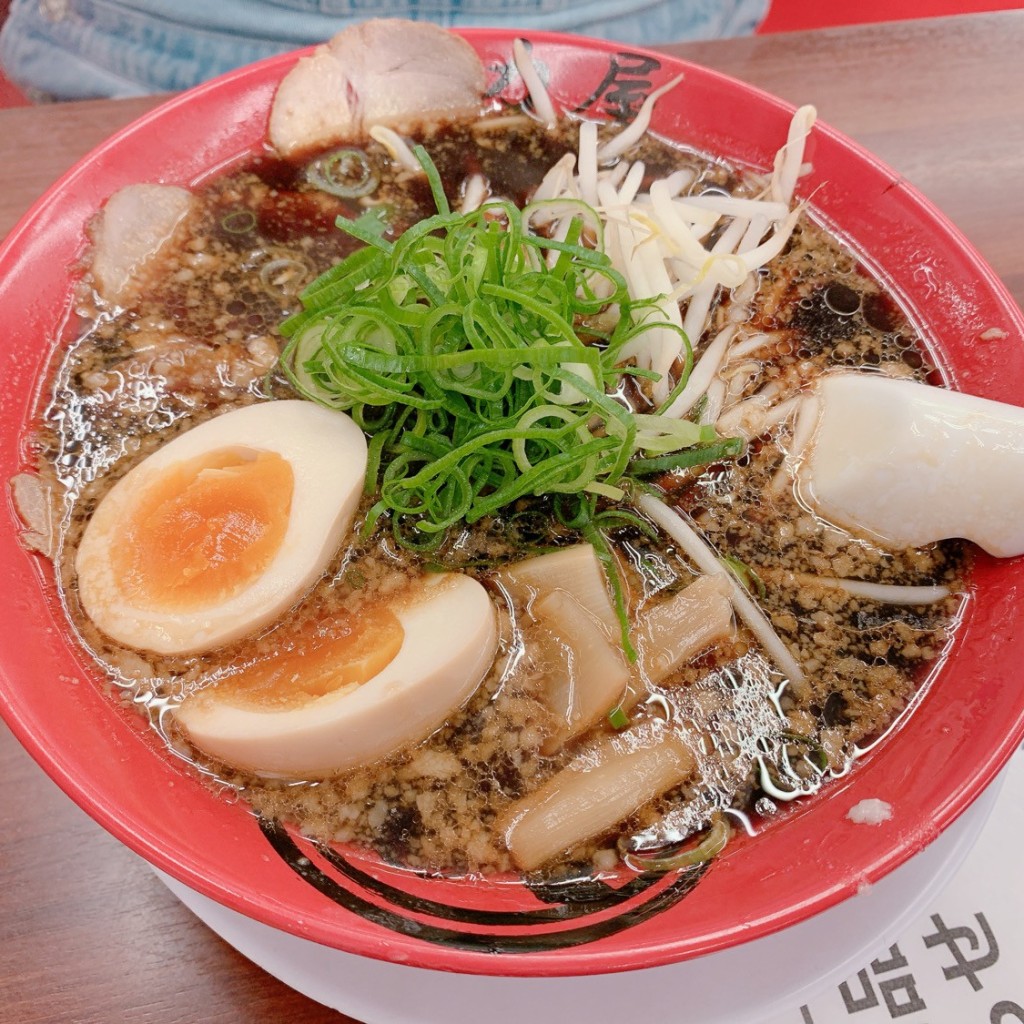 ユーザーが投稿した漆黒醤油味玉ラーメンの写真 - 実際訪問したユーザーが直接撮影して投稿した折立ラーメン専門店ラーメン魁力屋 白井店の写真